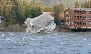 Inundación en capital de Alaska destruye al menos dos estructuras