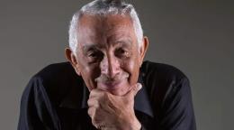 Rafael Solano, a piano solo en el Parque de Las Praderas