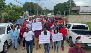 Comunitarios marchan en demanda de obras en Villa Riva, provincia Duarte