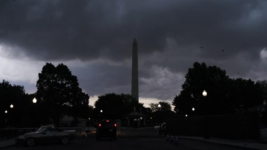 Miles de vuelos cancelados y más de un millón de personas sin luz por tormentas en el este de EEUU