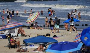 Tiburón muerde a una mujer en una playa de Nueva York