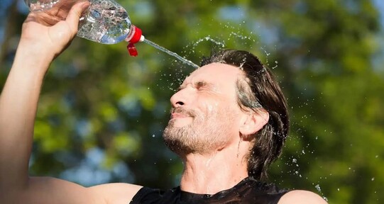 Atenci&oacute;n: oleaje peligroso en ambas costas, calor sofocante y pocas lluvias para este s&aacute;bado