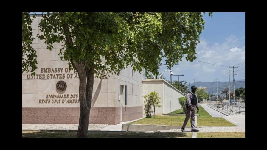 Estados Unidos cierra su embajada en Haití tras intensos tiroteos Estados Unidos cierra su embajada en Haití tras intensos tiroteos