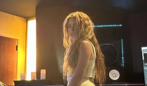 Shakira sube provocativa foto y los fans la relacionan con Lewis Hamilton