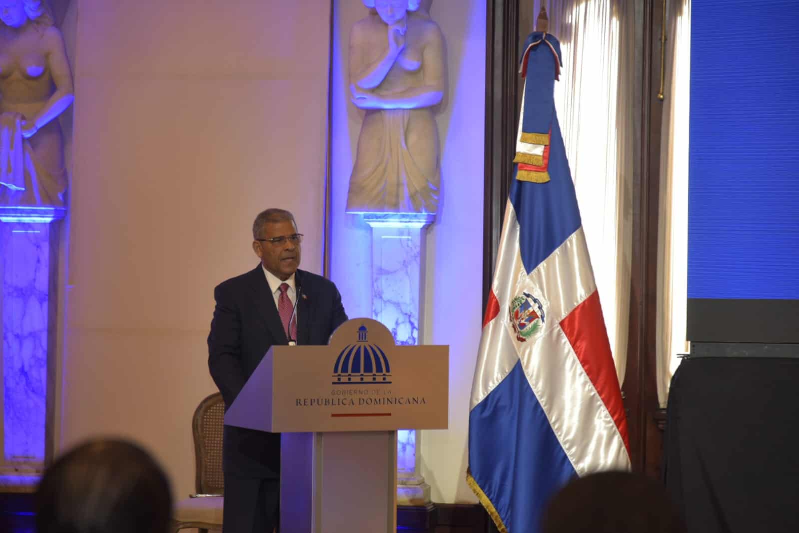 Dario Castillo, ministro de la Administración Pública.