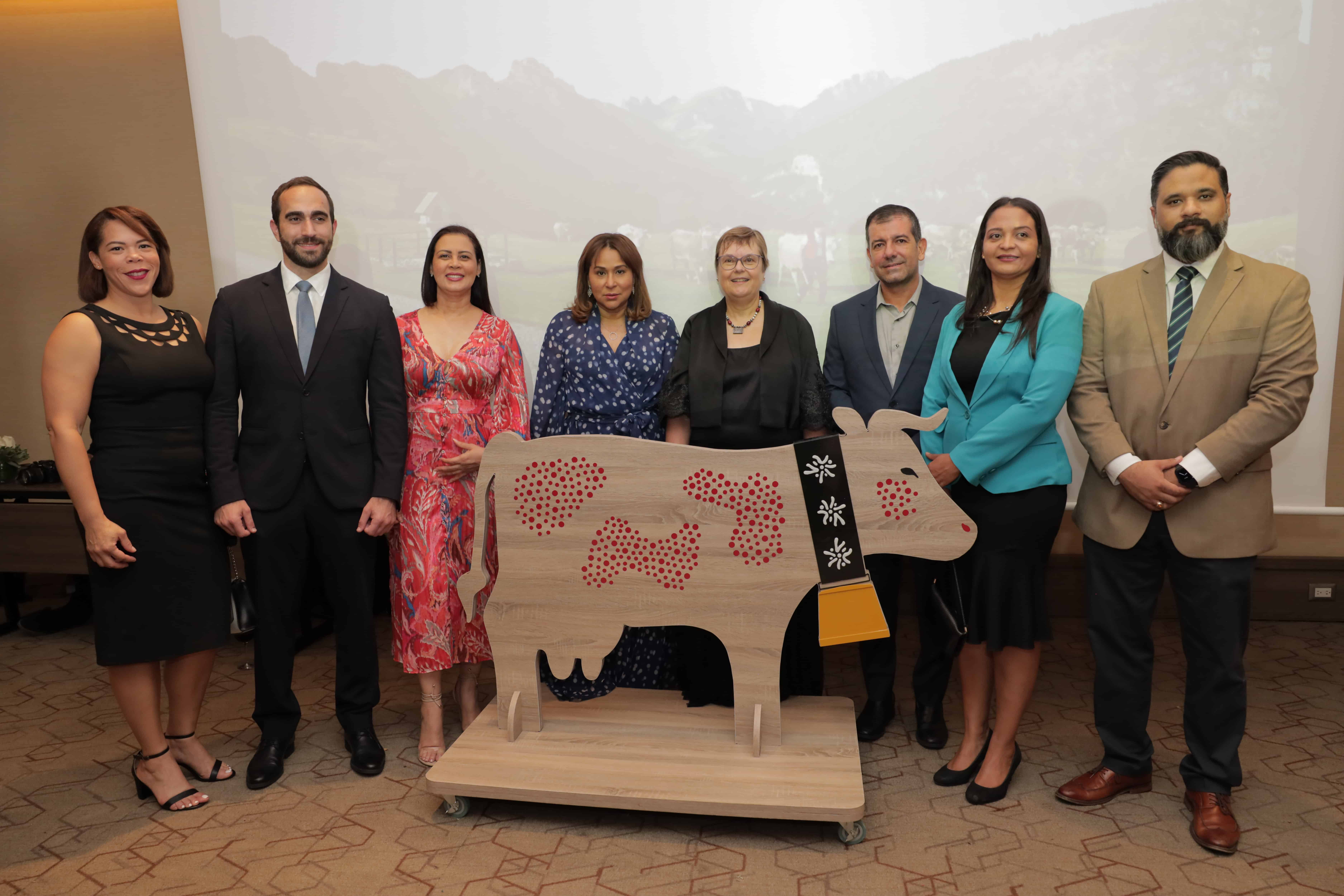 Yasiris Ramírez, Miguel Martinez, Rosanny Segura, Mayra Jiménez, Rita Hämmerli-Weschke, Fernando Víquez, Vielka Nuñez y Carlos Guzmán.