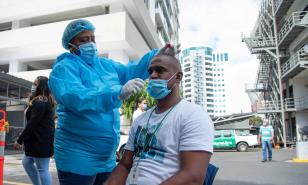 Baja la positividad del COVID-19 y el número de casos activos