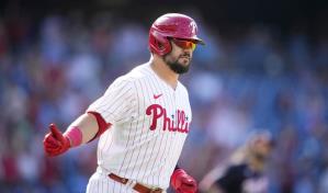 Schwarber llega a 30 cuadrangulares; Filis vencen a Nacionales en primero de la doble tanda