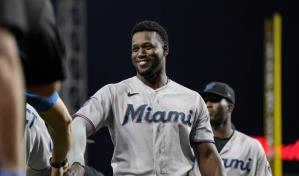 Con jonrón de Soler, Marlins remontan y vencen a Rojos