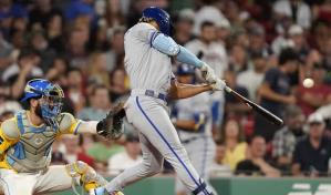 Reales pegan 3 jonrones y doblegan a Medias Rojas