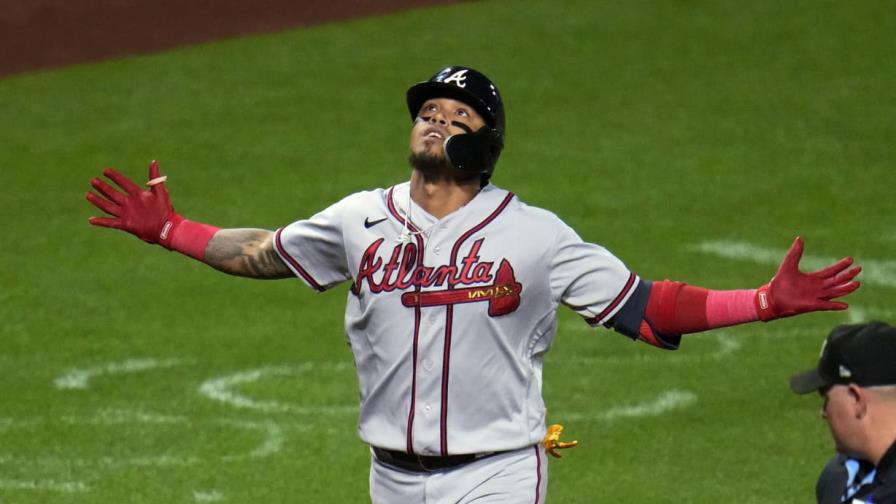 Con doble, Arcia levanta a los Bravos sobre los Piratas; Acuña abandona por lesión en el codo