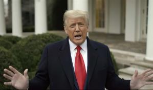 Defensa de Trump intenta trasladar juicio por asalto al Capitolio