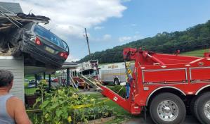 Un acto intencional, conductor choca con el segundo piso de una casa en Pensilvania