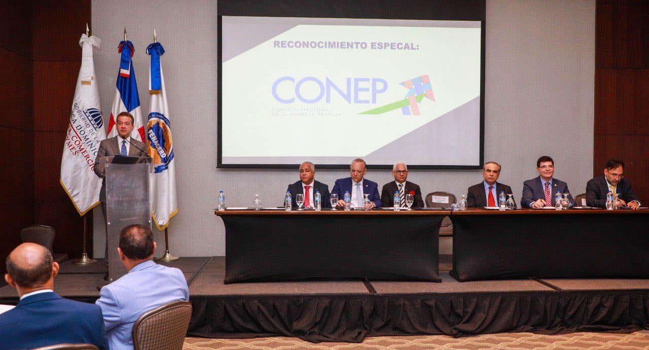 Ito Bisonó dicto la conferencia: El Desarrollo Industrial y su Impacto en el Crecimiento del Comercio Dominicano.