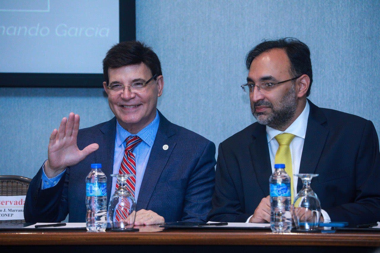 Julio Brache, presidente de la AIRD, y Luis Miura, presidente de Codopyme.