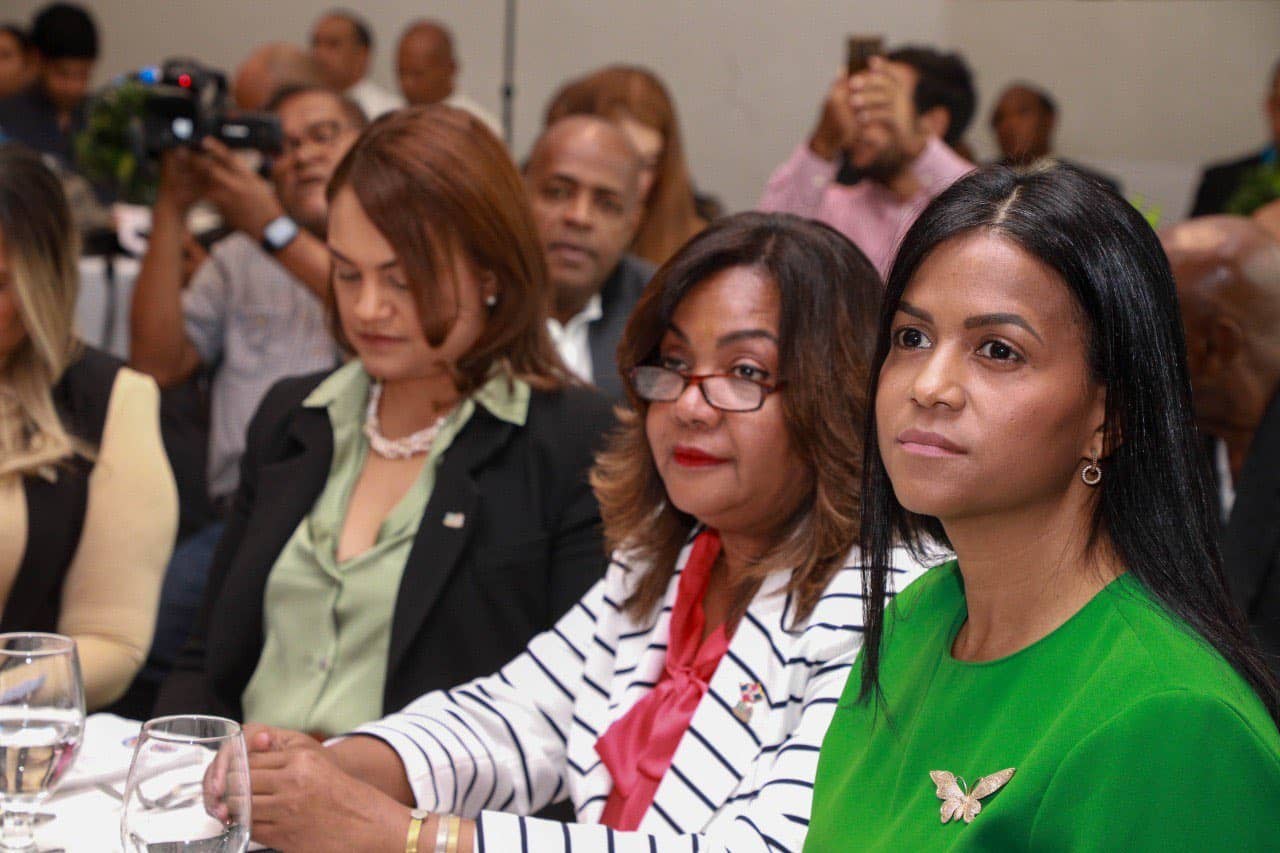 Mujeres empresarias estuvieron presentes en la actividad del Fenacerd.