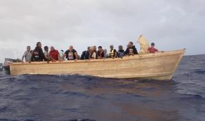 Repatrian a 62 migrantes dominicanos tras interceptar tres barcos en aguas de Puerto Rico