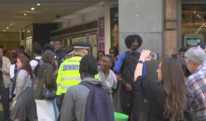 Decenas de personas convocadas por TikTok intentaron saquear tienda en centro de Londres