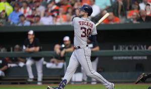 Astros doblegan a Orioles, que podrían ser barridos por 1ra vez el jueves