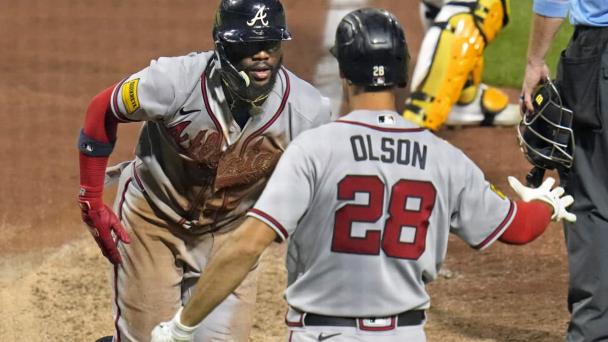Con 3 hits de Acuña, Bravos superan a Piratas