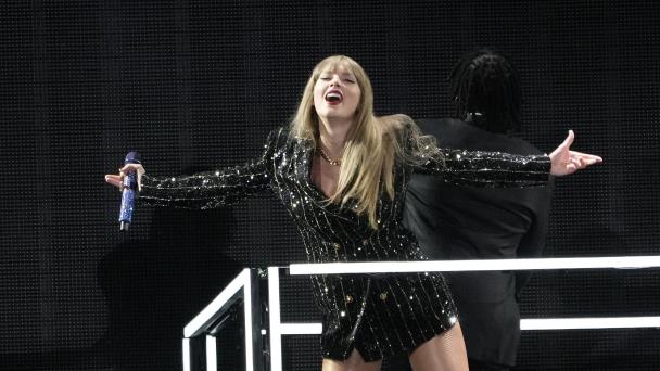 Taylor Swift anuncia “1989 (Taylor’s Version)” en su gira Eras en Los Ángeles