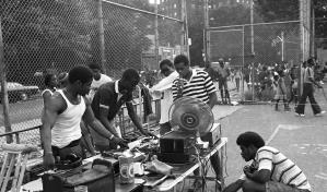 50 años de hiphop en la Costa Oeste: mucho más que rap de pandilleros y violencia