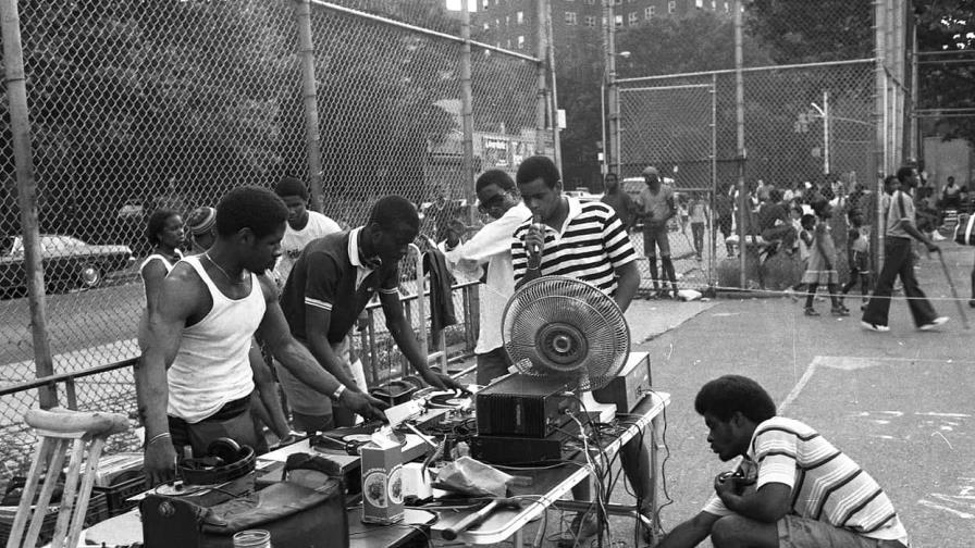 50 años de hiphop en la Costa Oeste: mucho más que rap de pandilleros y violencia