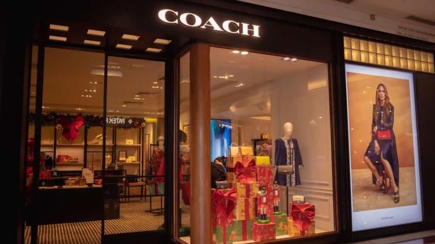 Tapestry, matriz de Coach, compra a la empresa dueña de Michael Kors y Versace, por US$ 8,500 millones