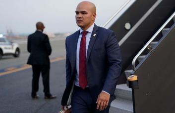 El asistente de Trump se declara inocente de nuevos cargos por los documentos clasificados