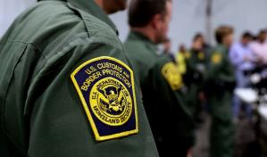 EE.UU. paga 75,000 dólares para resolver demanda de una expolicía por abuso sexual en frontera