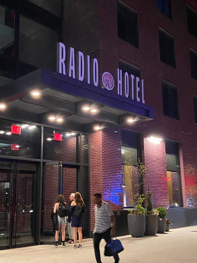 Fachada de Radio-Hotel.