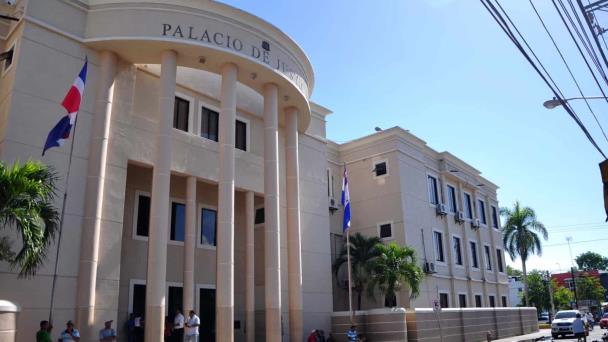 Piden agilizar proceso judicial contra Micky López y otros miembros de su familia