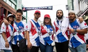 Los Medias Rojas celebran a los dominicanos en Boston antes de su partido con los Reales