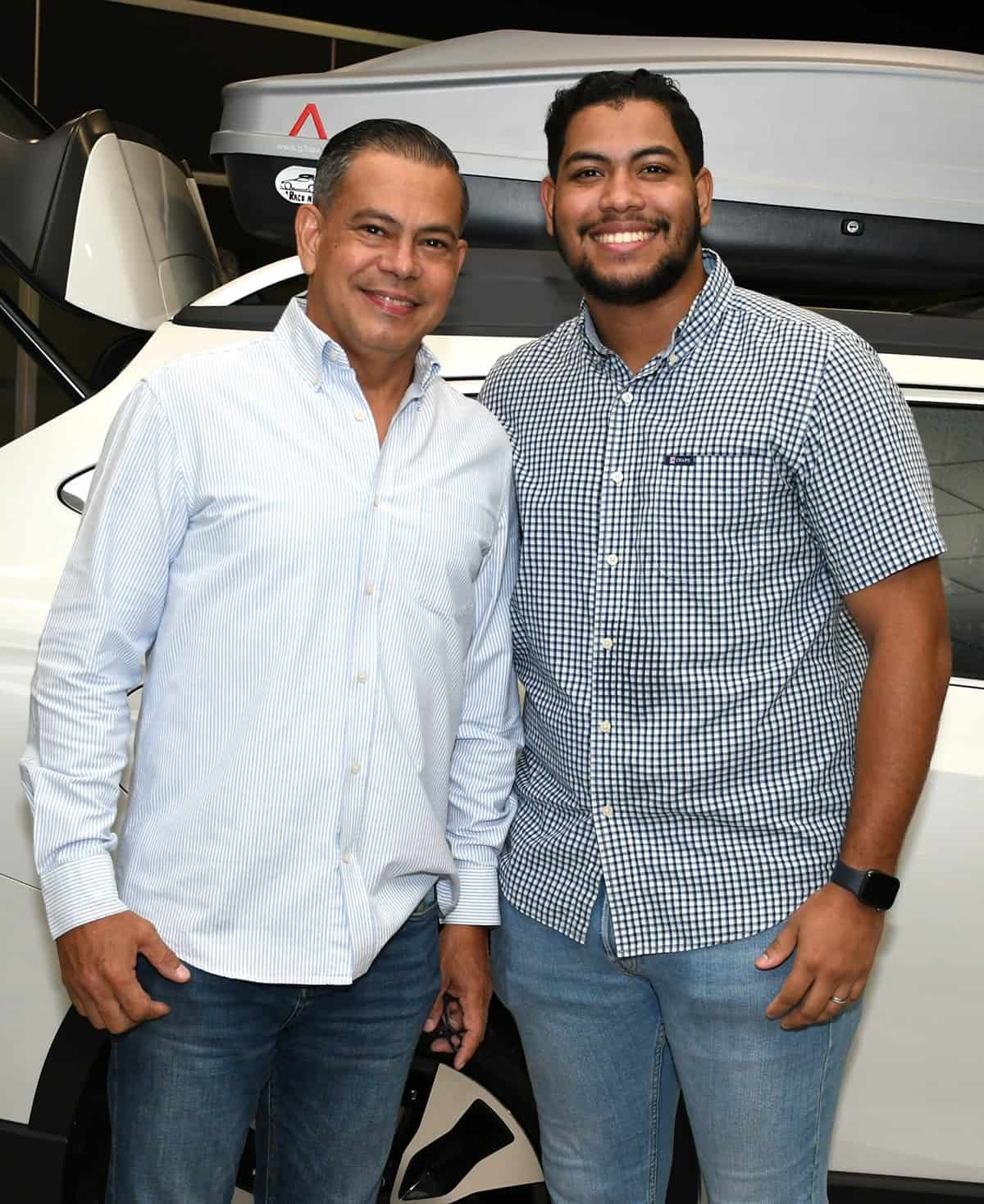 <font style=vertical-align: inherit;><font style=vertical-align: inherit;>Fernando y Juan Jáquez</font></font>