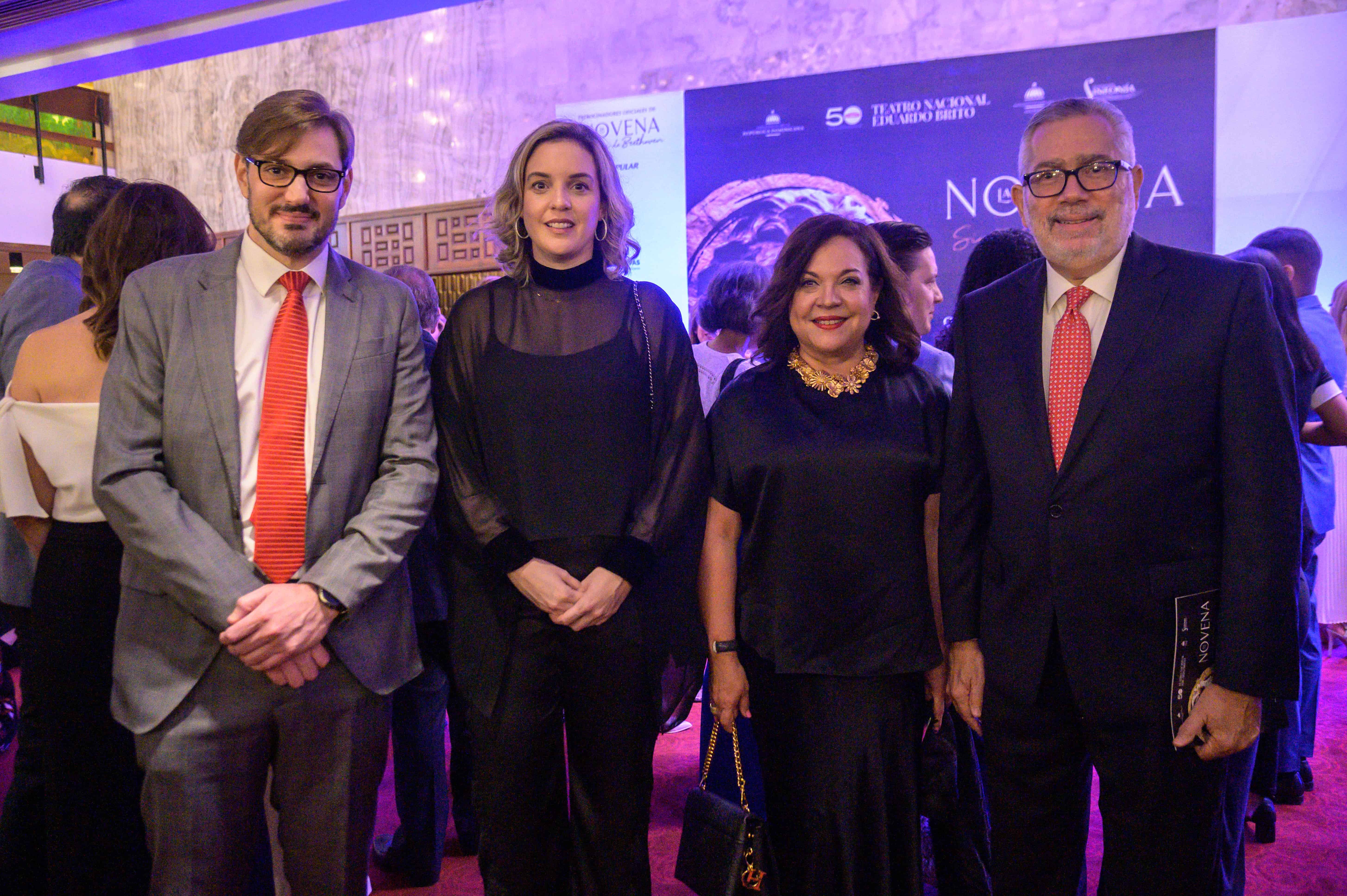 Ilan Dabara,  María Eugenia de Dabara, Fabiola Herrera de Valdez y Enrique Valdez. 