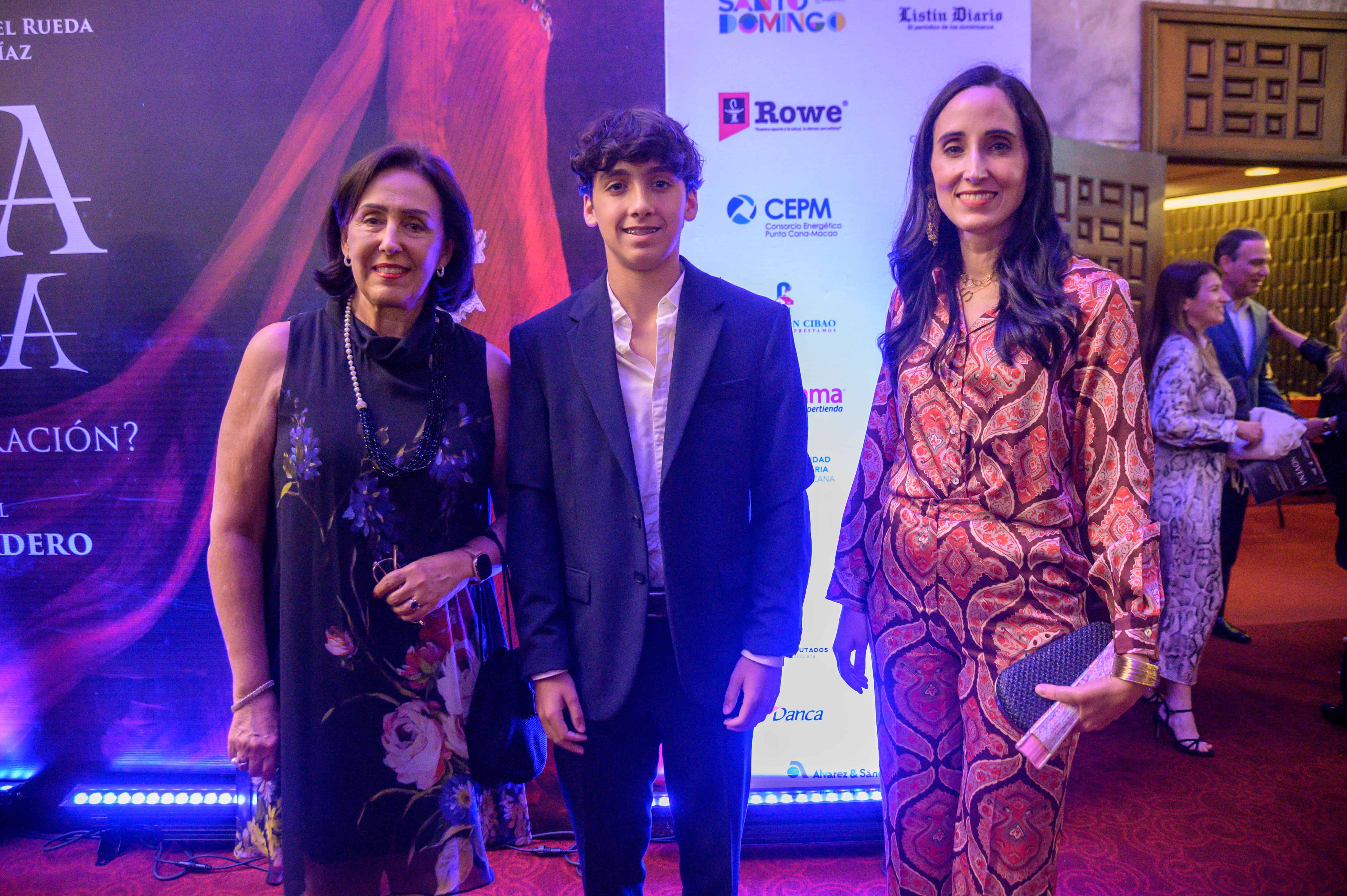 Jeannette Nadal, Manuel Cabral y Susana Martínez.