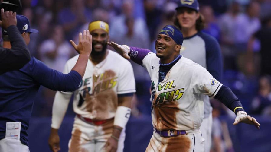 Rays superan debacle del bullpen y con jonrón de Franco en la 9na vencen a Guardianes