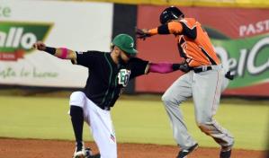 Estrellas Orientales y Toros del Este intercambian jugadores