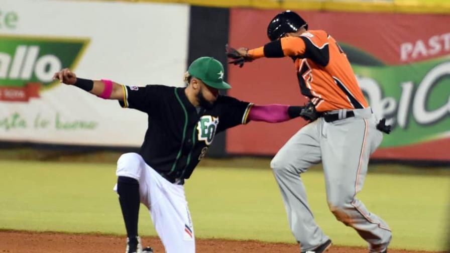 Estrellas Orientales y Toros del Este intercambian jugadores