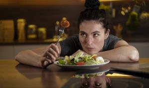 Conoce los riesgos de las dietas extremas