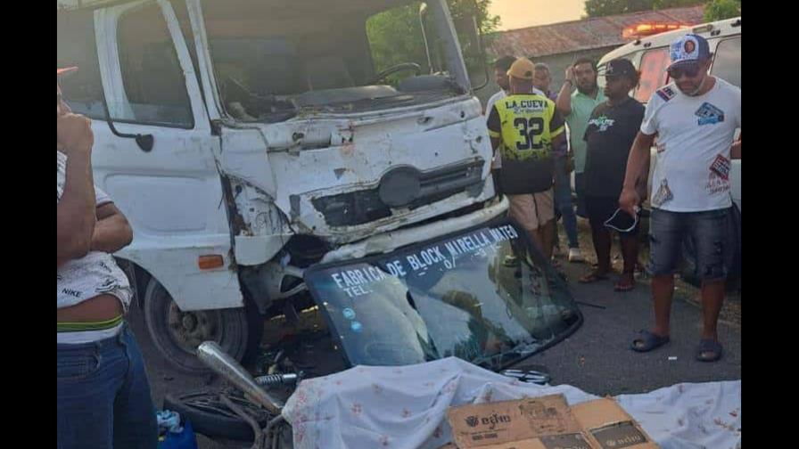 Una pareja y su hija pierden la vida al ser arrollados por un camión en Puerto Plata