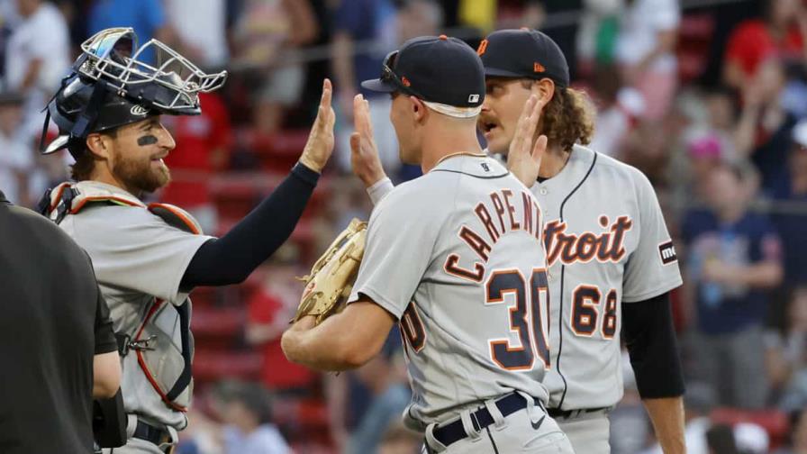 Carpenter pega dos jonrones; Tigres derrotan 6-4 a Medias Rojas