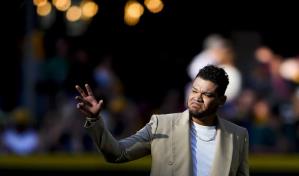 Ceremonia digna de un rey; F&eacute;lix Hern&aacute;ndez se une a Sal&oacute;n de la Fama de los Marineros