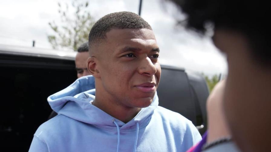 Mbappé vuelve a entrenar con el Paris Saint-Germain tras discusiones muy constructivas