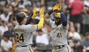 Con jonrón de Santana, Cerveceros se impone por 7-3 a Medias Blancas para barrer la serie