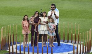 Merecido honor a José Bautista