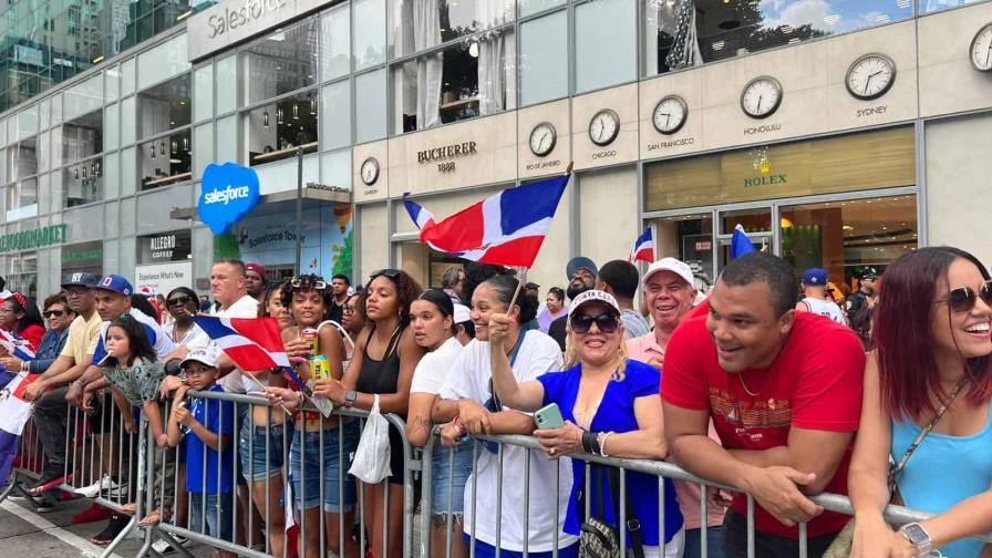 Expectativas previo a la llegada de Abinader al Desfile Dominicano