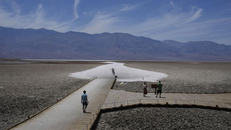 El cambio climático y la guerra de likes amenazan y resucitan al Valle de la Muerte