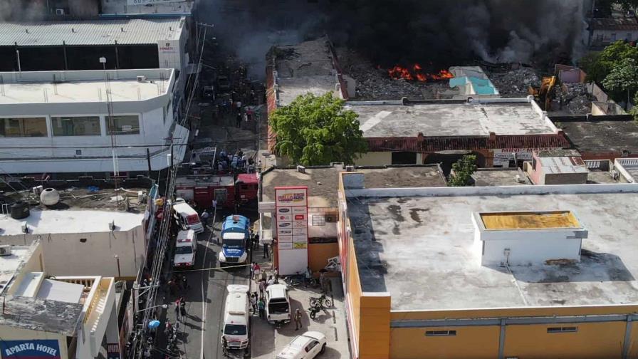 Tres helicópteros de la FARD llegan a la explosión de San Cristóbal para el traslado de heridos