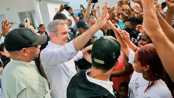 El presidente Abinader lanza repostulación en un escenario político lleno de desafíos